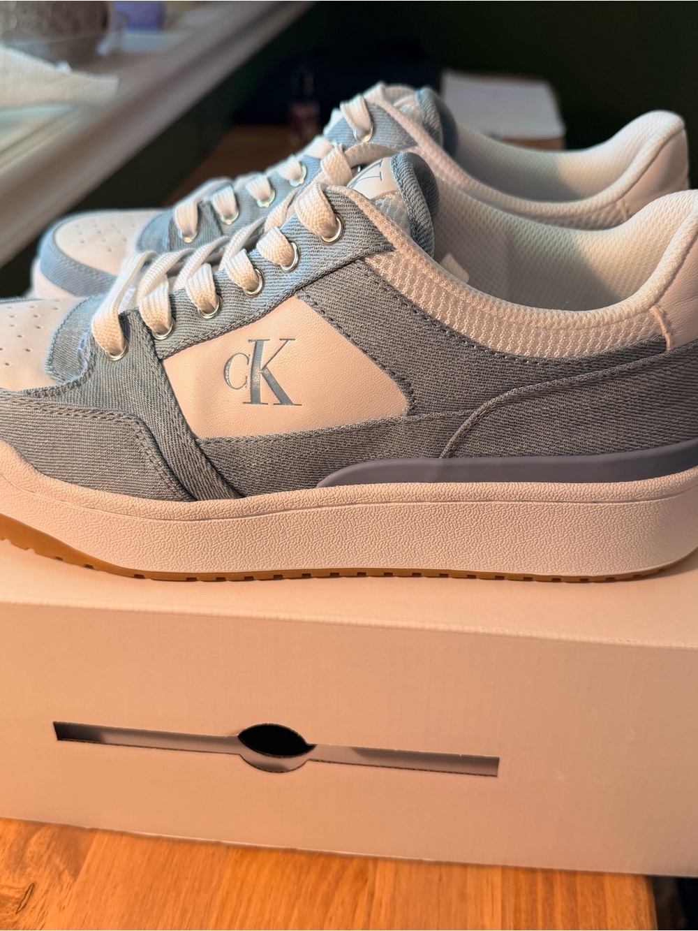 Calvin Klein Womans Calonda Light Blue & White Low-Top Sneakers